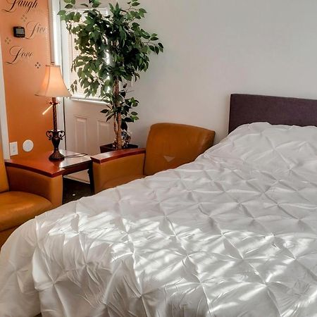 Stylish Suite Tampa Minutes To Hard Rock Casino Mango Екстериор снимка