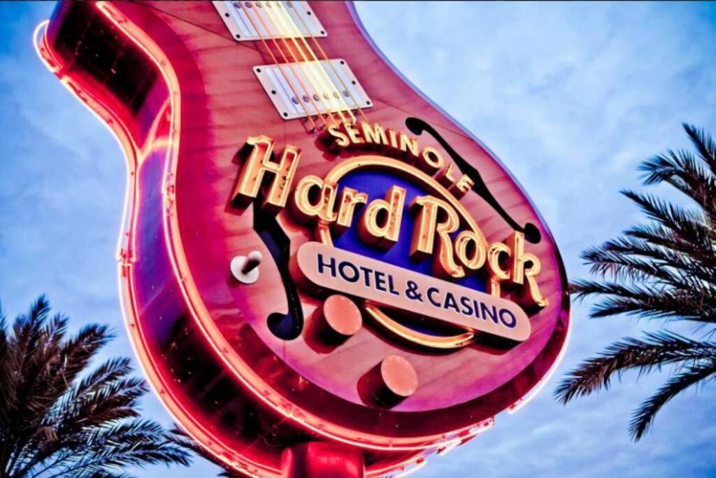 Stylish Suite Tampa Minutes To Hard Rock Casino Mango Екстериор снимка