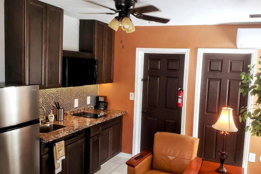 Stylish Suite Tampa Minutes To Hard Rock Casino Mango Екстериор снимка